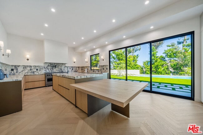 Building Photo - 12001 Crest Ct