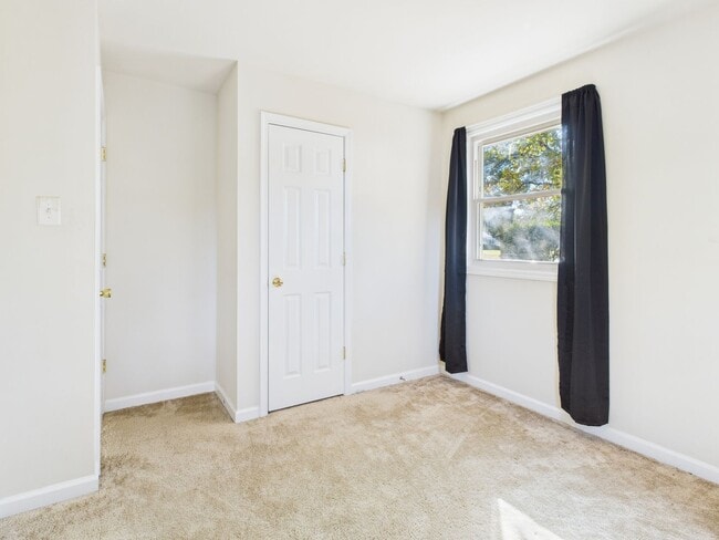 Building Photo - 2102 Brockway Ln