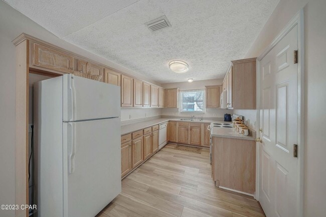 Building Photo - 2 bedroom home in Palm Cove Community