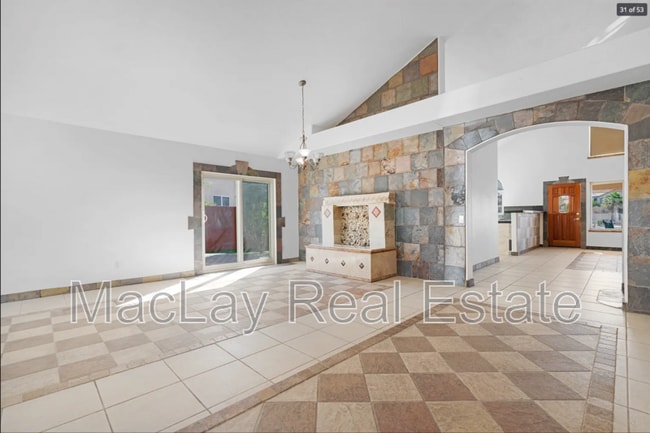 Building Photo - 395 W Sagebrush St