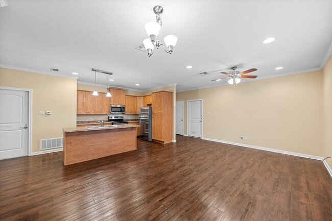Building Photo - AVAILABLE NOW! Beautiful 3 bedroom townhome located in Waco!