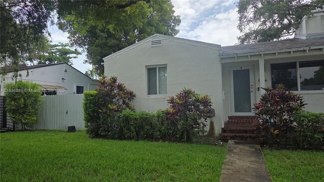 Building Photo - 2462 SW 20th St