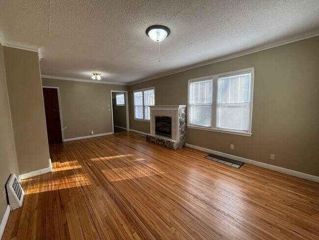 Building Photo - 4 bedroom, 2 bathroom home in the peaceful community of Mahtomedi access to White Bear Lake