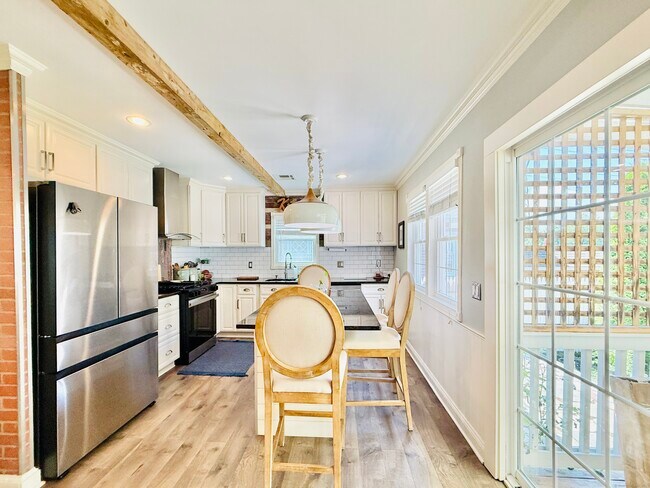 Building Photo - 3 Turnabout Ln