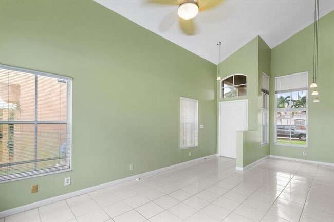 Building Photo - 3138 W Buena Vista Dr