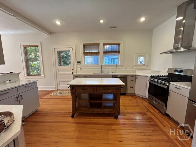 Building Photo - 1106 E 51st St
