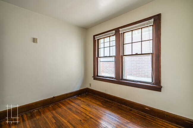 Building Photo - 1448 Summit St