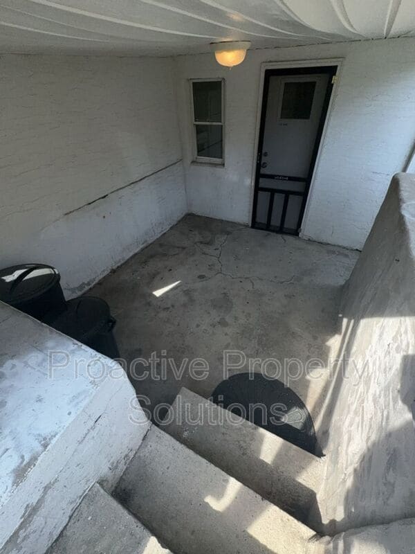 Building Photo - 534 Cherry St