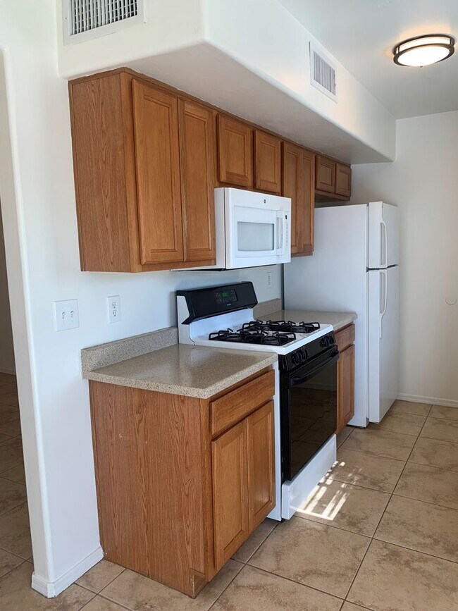 Building Photo - 8980 E Speedway Blvd