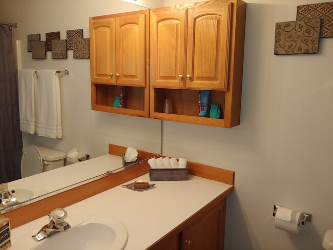 Building Photo - "Welcome to the fully furnished rancher wi...