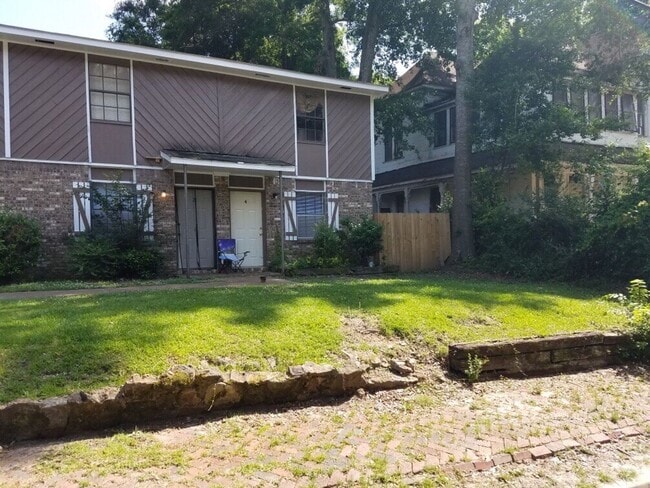 Building Photo - 3303 Davis St