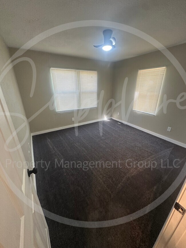 Building Photo - 3920 Spruce Ave