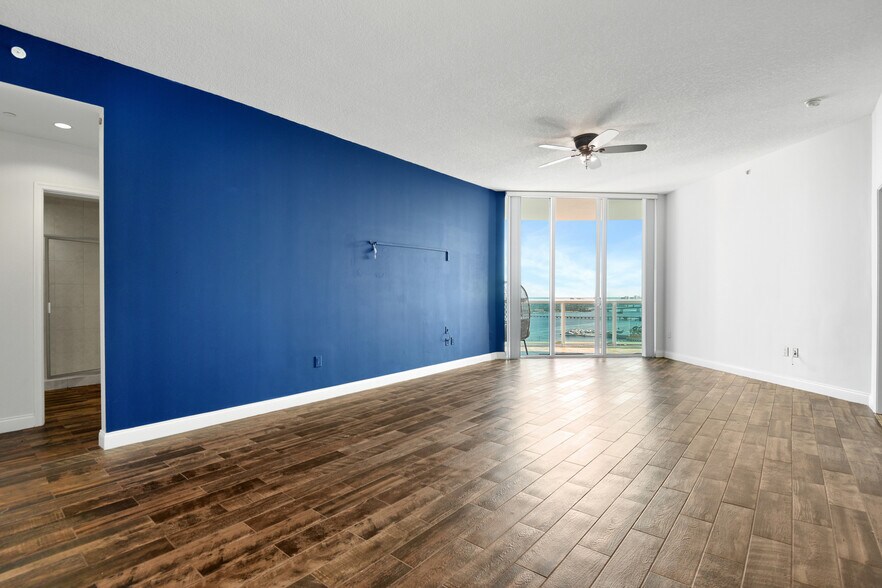 Building Photo - 231 Riverside Dr