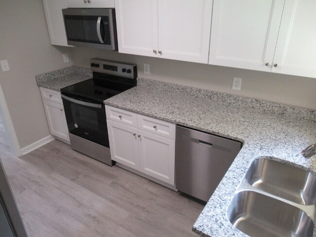 Building Photo - Newly Renovated Duplexes in Lincolnton – N...