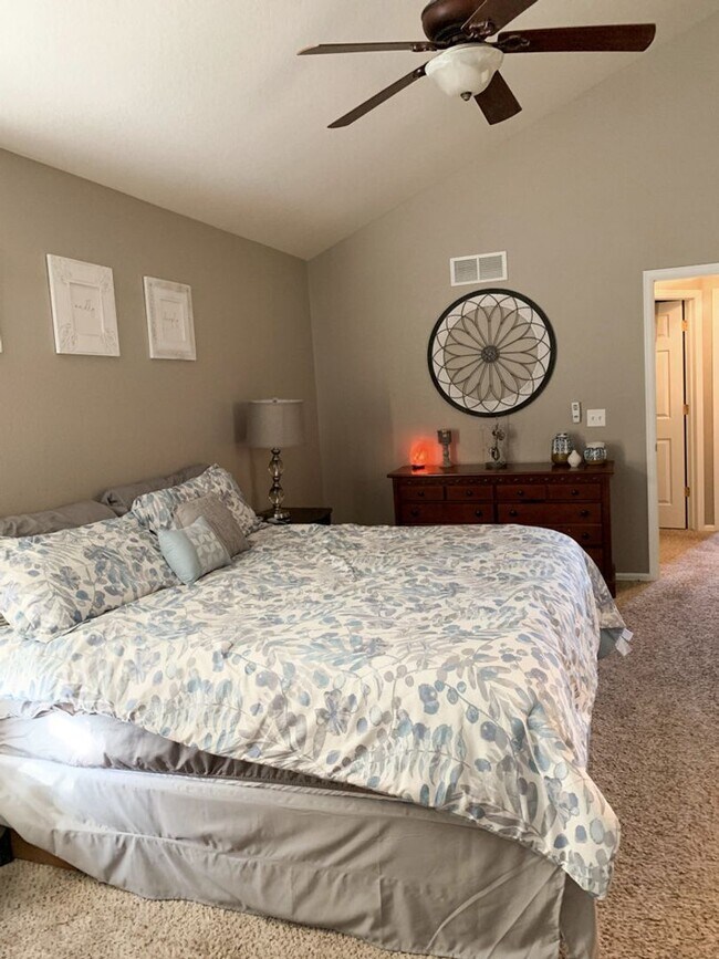 Building Photo - Evolve Real Estate: Fantastic Home with La...