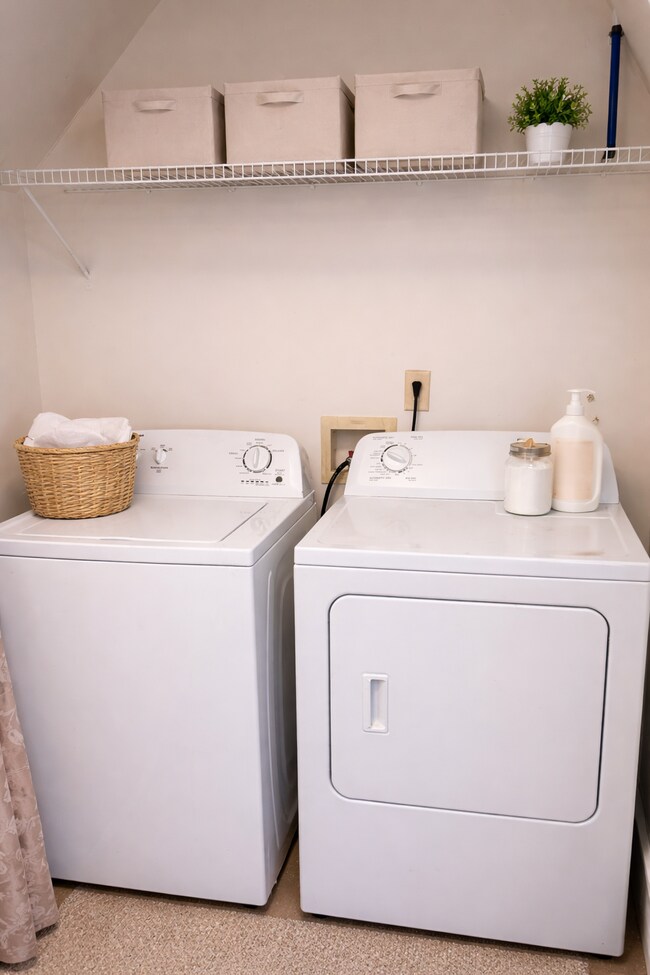 Building Photo - THE ESTHER Private Room + Private Bath • No Deposit • Utilities Included • 14 Min to Center City