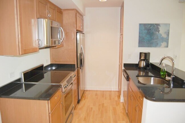 Building Photo - The Barringer at Monroe Lane