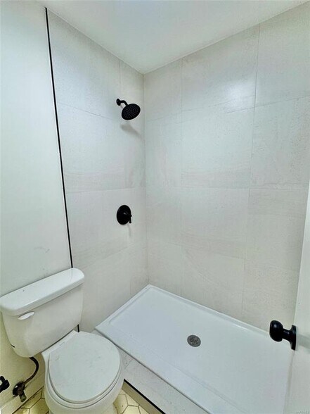 Building Photo - 2905 Willow Ln Dr