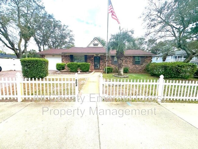 Building Photo - 504 Kelly St