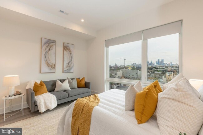 Building Photo - 1421 E Columbia Ave