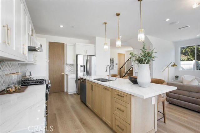 Building Photo - 30256 Via Reata