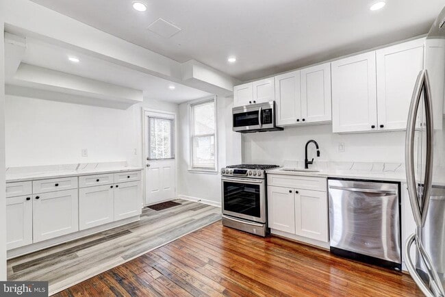 Building Photo - 2805 Hamilton Ave