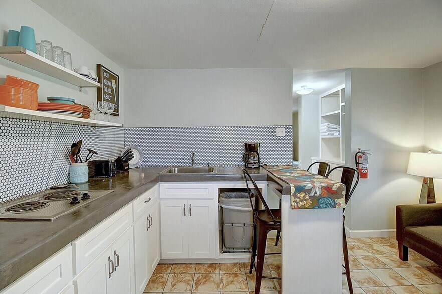 Building Photo - 134 N Alister St