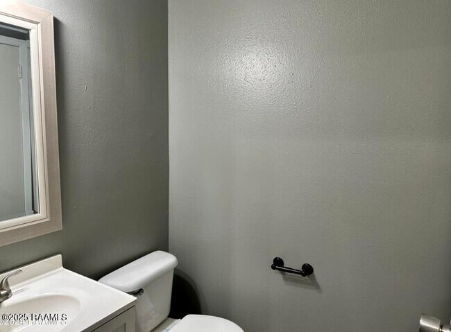 Building Photo - 200 Lodge Dr