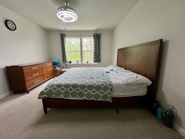 Building Photo - Stunning 4-Bed Townhome in Quakertown! Available NOW!