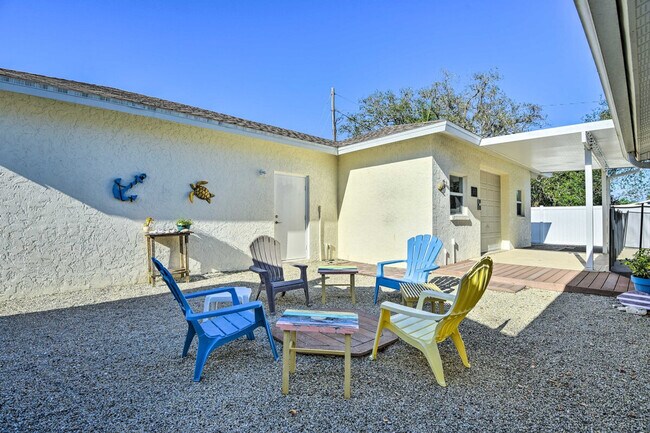 Building Photo - 896 S Venice Blvd