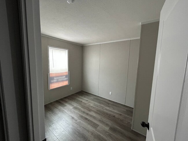 Building Photo - 666 Ascot Cir