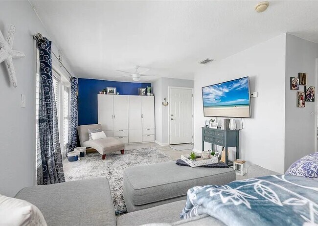 Building Photo - 5118 Coquina Key Dr SE