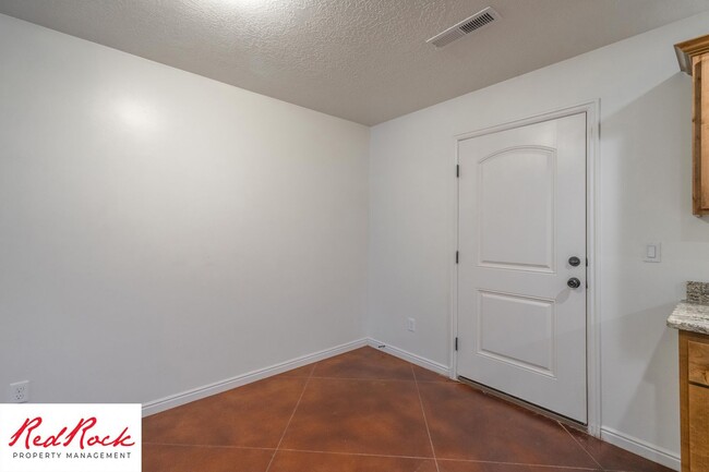 Building Photo - DOG-FRIENDLY 3 Bedroom Townhome with INTER...