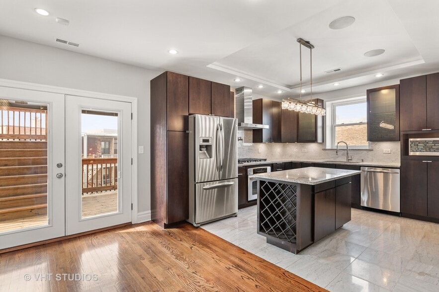 Building Photo - 4632 N Kenmore Ave