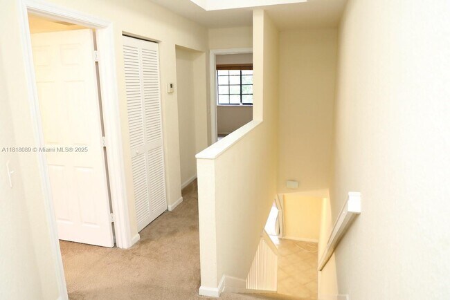 Building Photo - 3899 Tree Top Dr