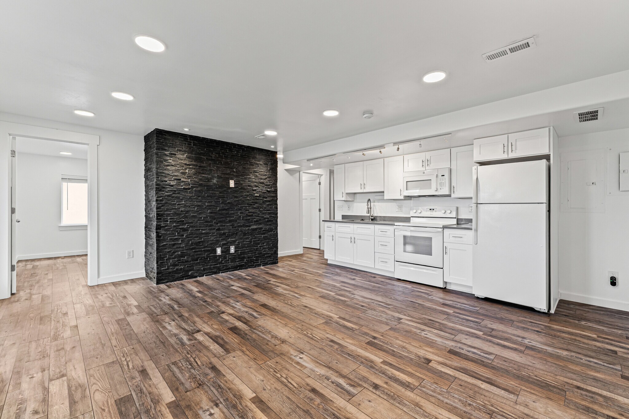 Building Photo - 4883 E Silver Ridge Rd