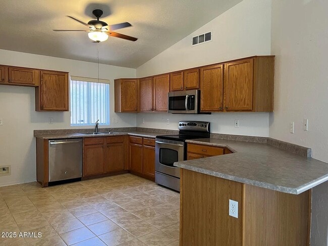 Building Photo - 2221 E Union Hills Dr