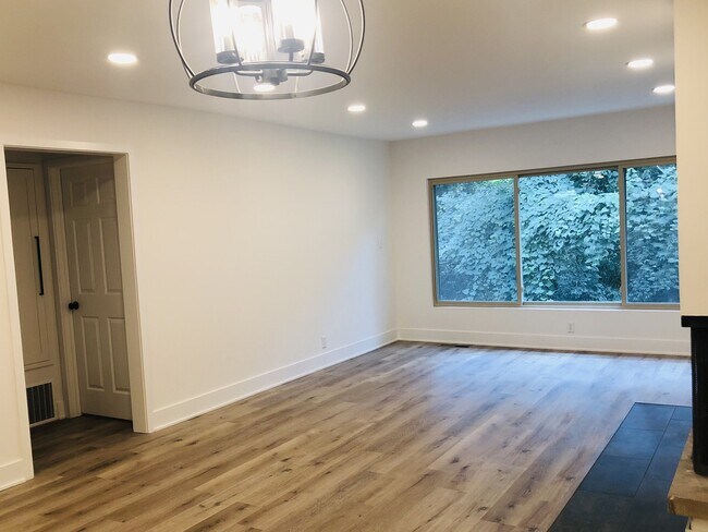 Building Photo - 2867 Charing Rd