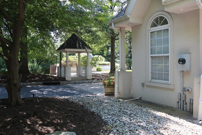 Building Photo - 732 Waterford Dr