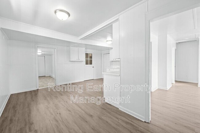 Building Photo - 108 E Ann Dr SW