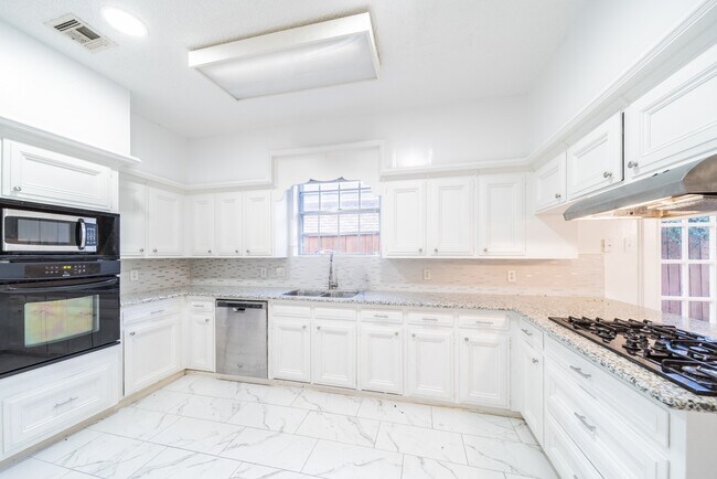 Building Photo - 15738 Fleetwood Oaks Dr