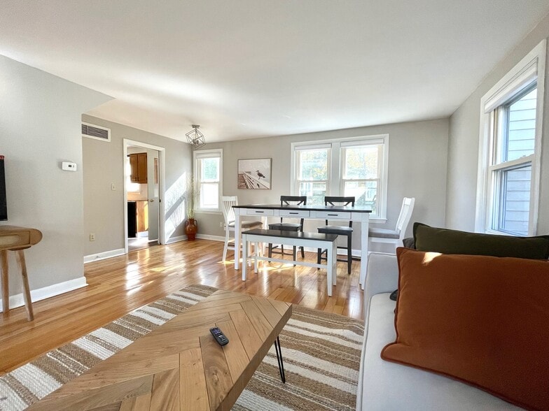 Building Photo - 13 Krampf Cir