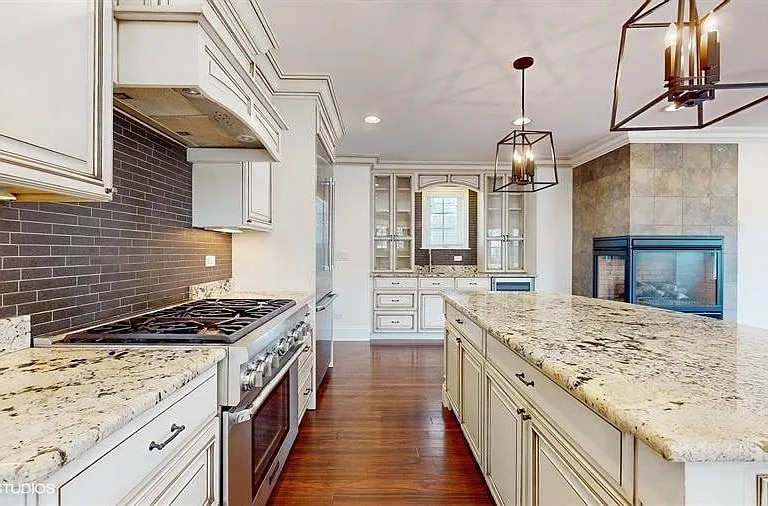 Building Photo - 187 Forest St