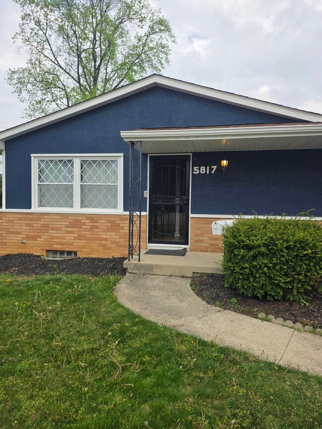 Building Photo - 5817 Satinwood Dr
