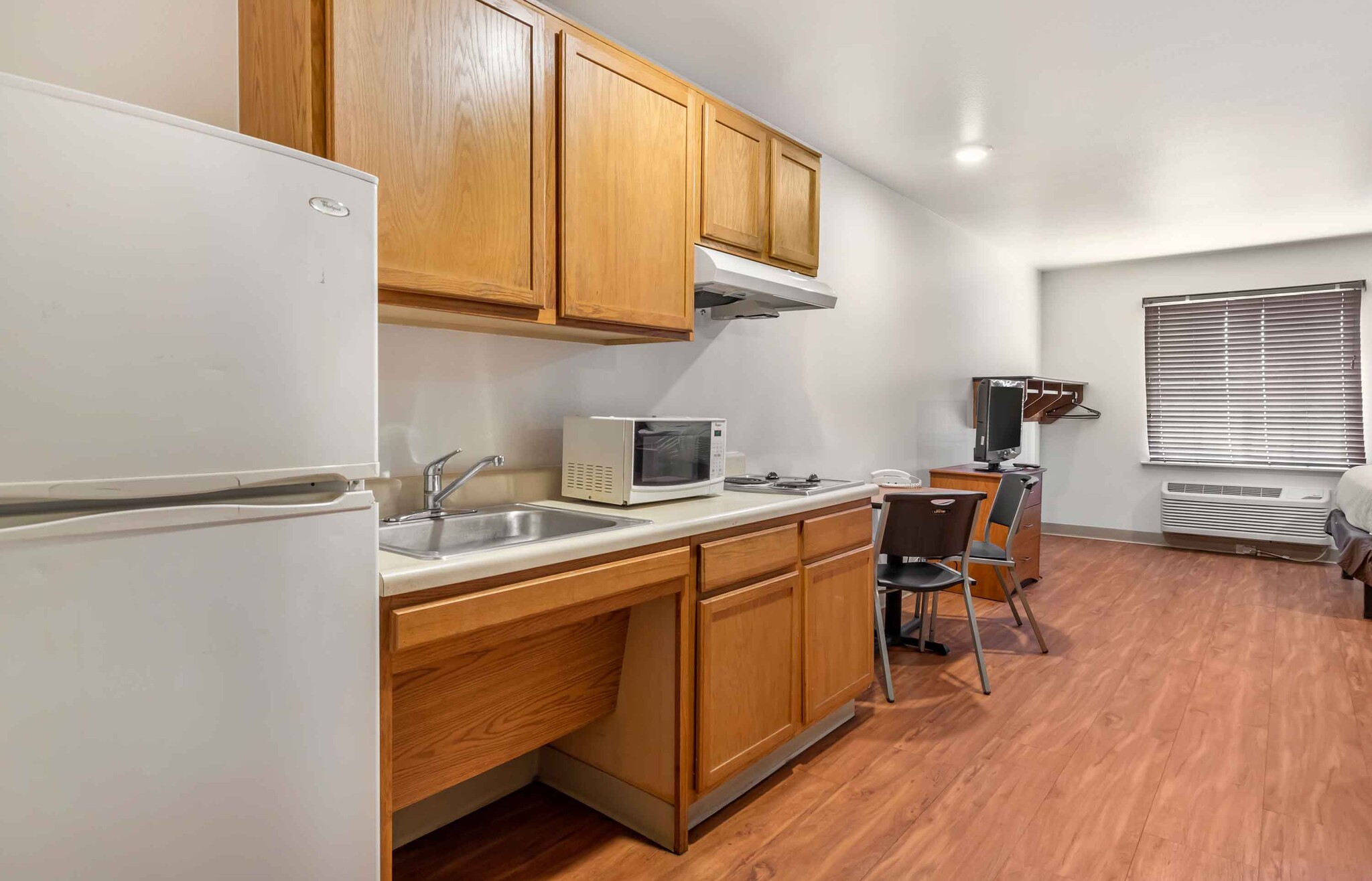 Building Photo - Furnished Studio-Laredo