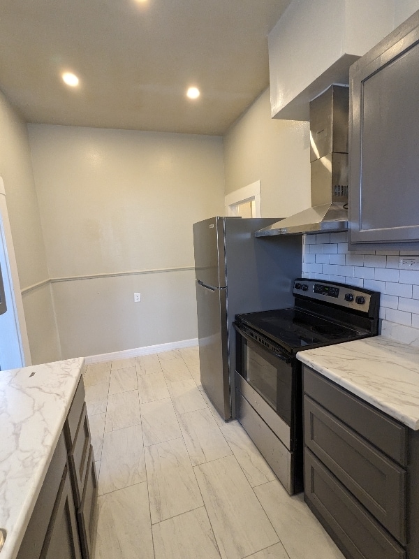 Building Photo - 534 E Sycamore St