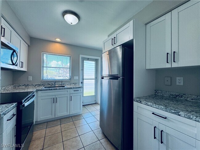 Building Photo - 4107 SE 18th Pl