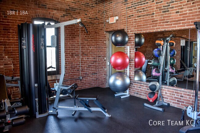 Building Photo - 382 W 22nd St