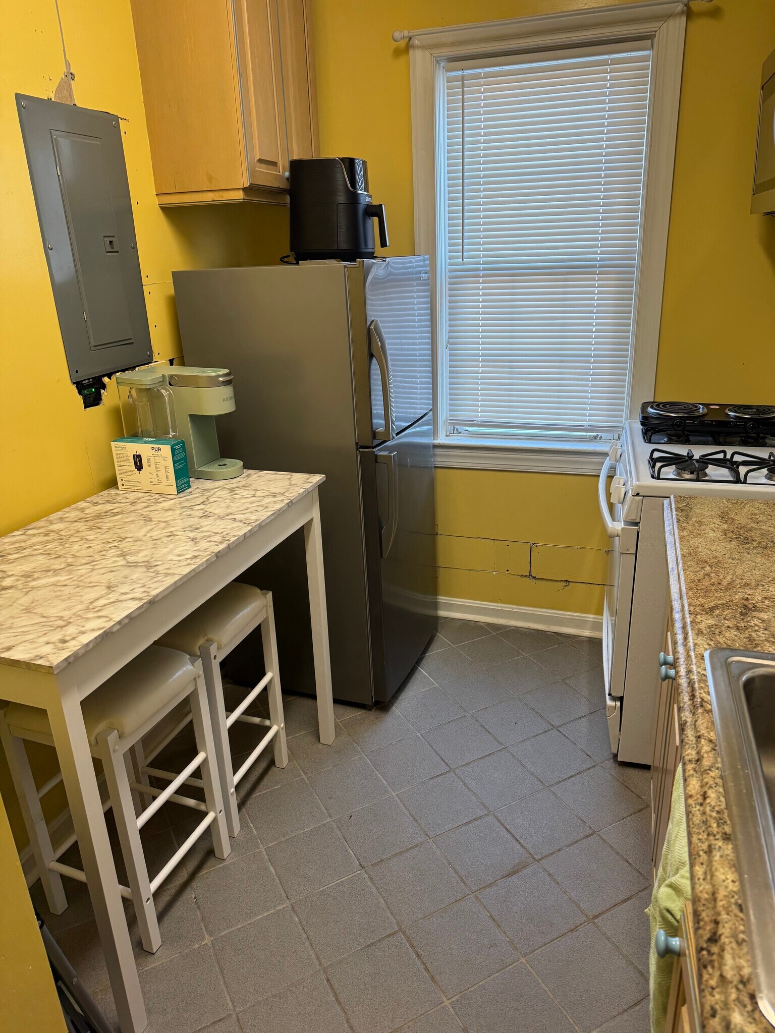 Building Photo - 305 4th Ave