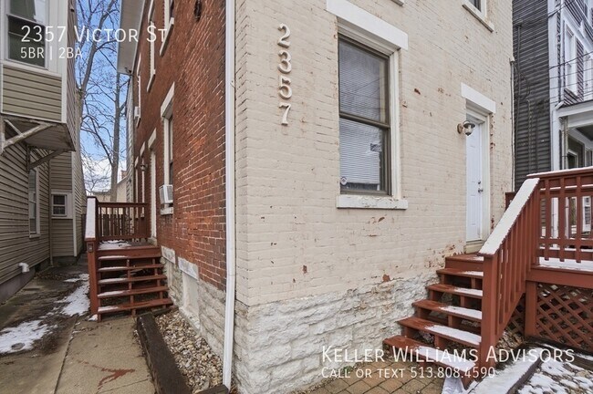 Building Photo - 2357 Victor St